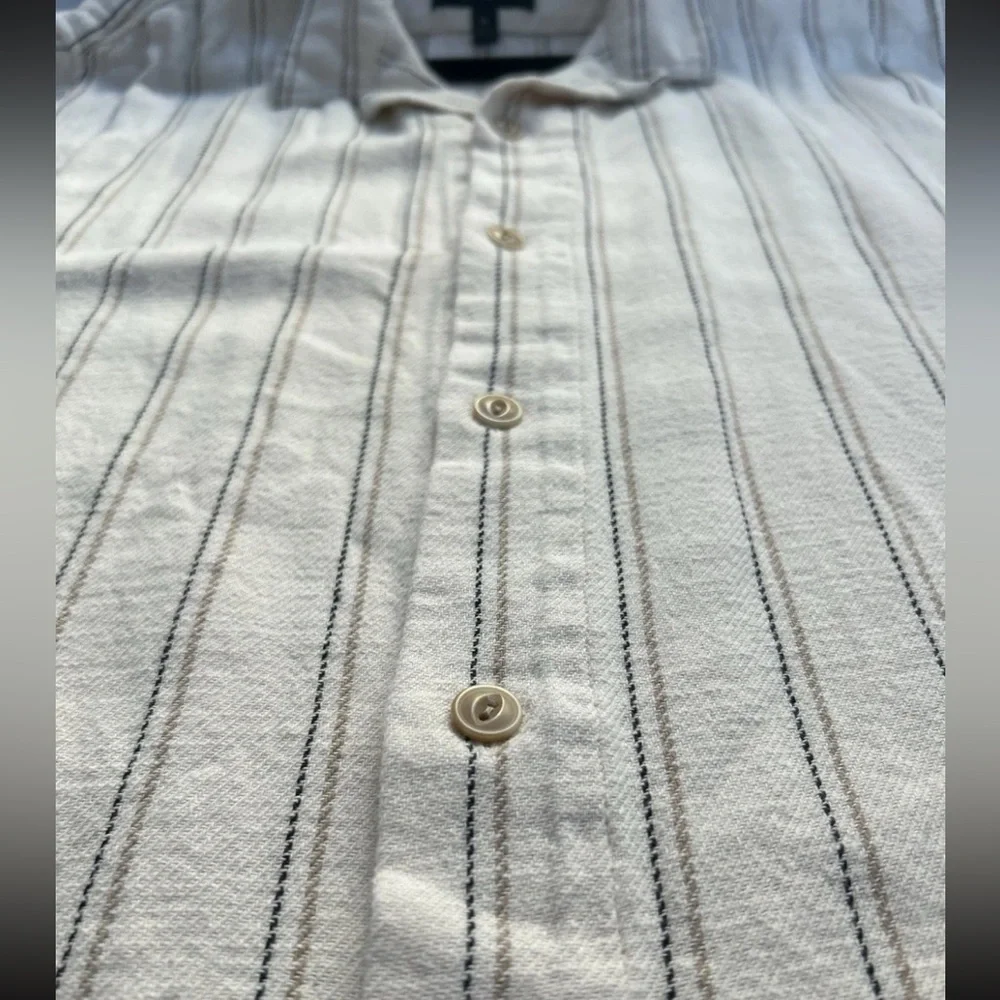 Banana Republic Short Sleeve Resort Wear Lightweight Button Down Shirt - Picture 6 of 15